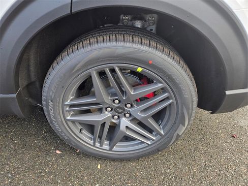 New 2026 Ford Explorer ST-Line w/ ST-Line Street Pack image 9