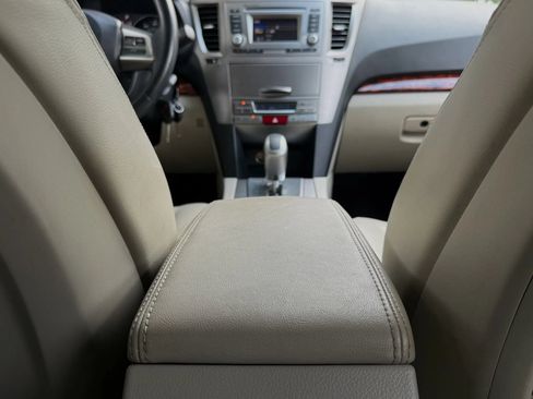 Used 2012 Subaru Outback 2.5i Limited w/ Moonroof Pkg AWD/4WD image 42