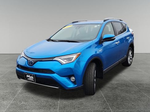 Used 2017 Toyota RAV4 Limited image 3