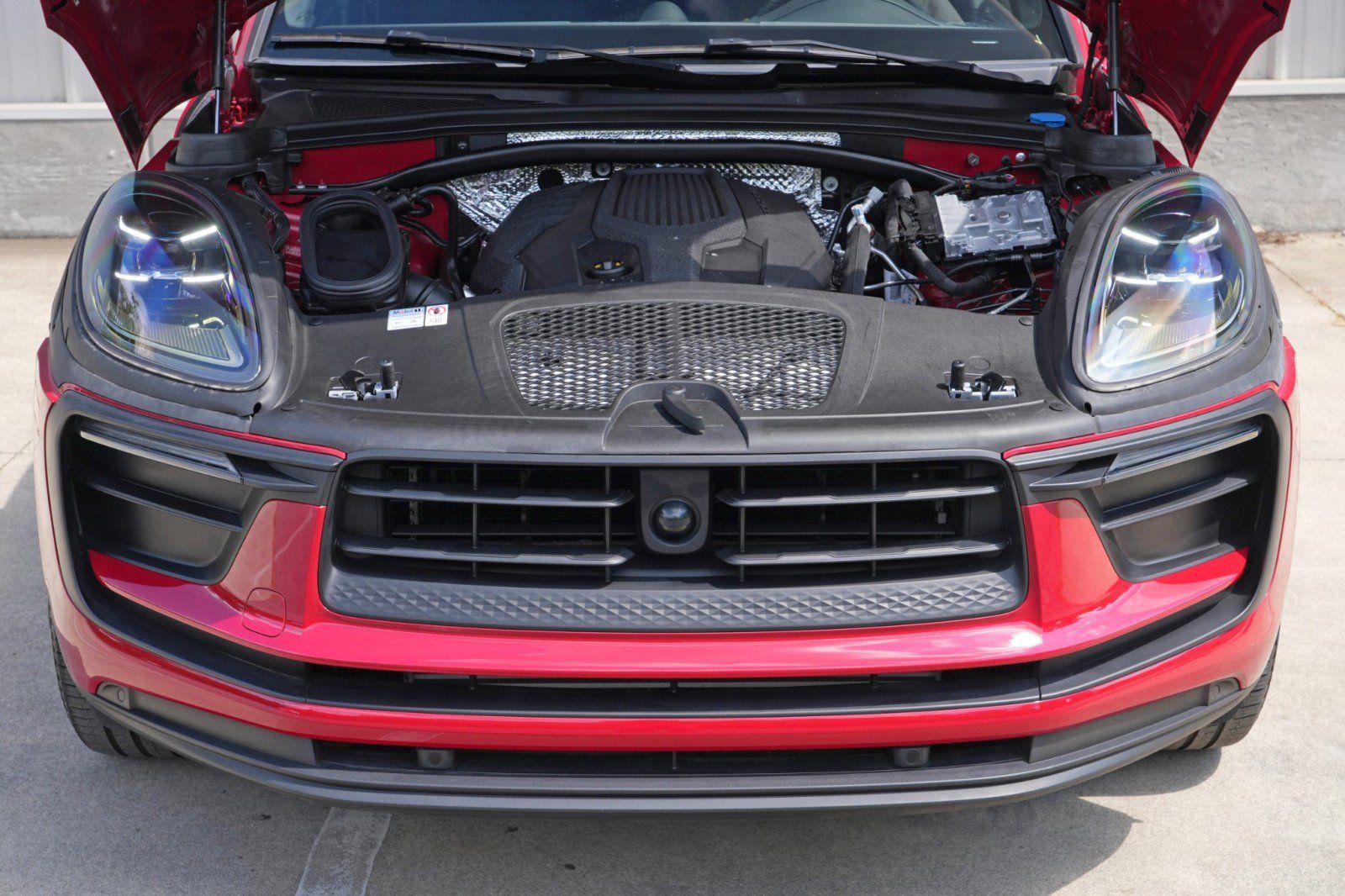 Used 2024 Porsche Macan AWD/4WD image 8