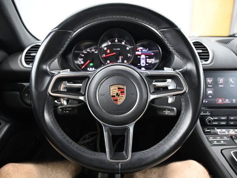 Used 2018 Porsche 718 Cayman RWD image 21