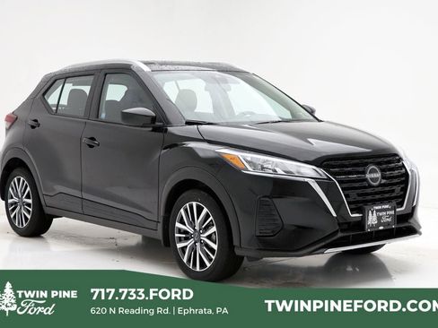 Used 2024 Nissan Kicks SV image 1