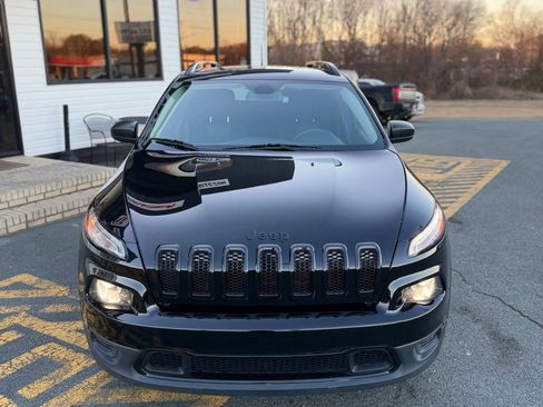 Used 2017 Jeep Cherokee Sport image 2