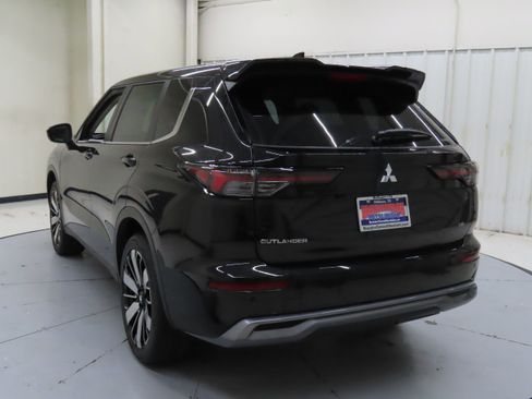 New 2025 Mitsubishi Outlander SE image 5
