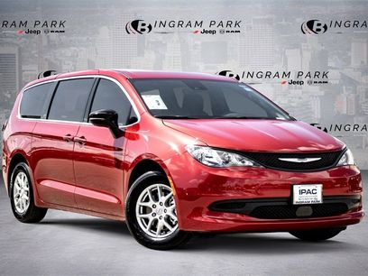 New 2025 Chrysler Voyager LX