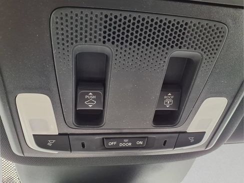 Used 2025 Honda Pilot TrailSport image 40