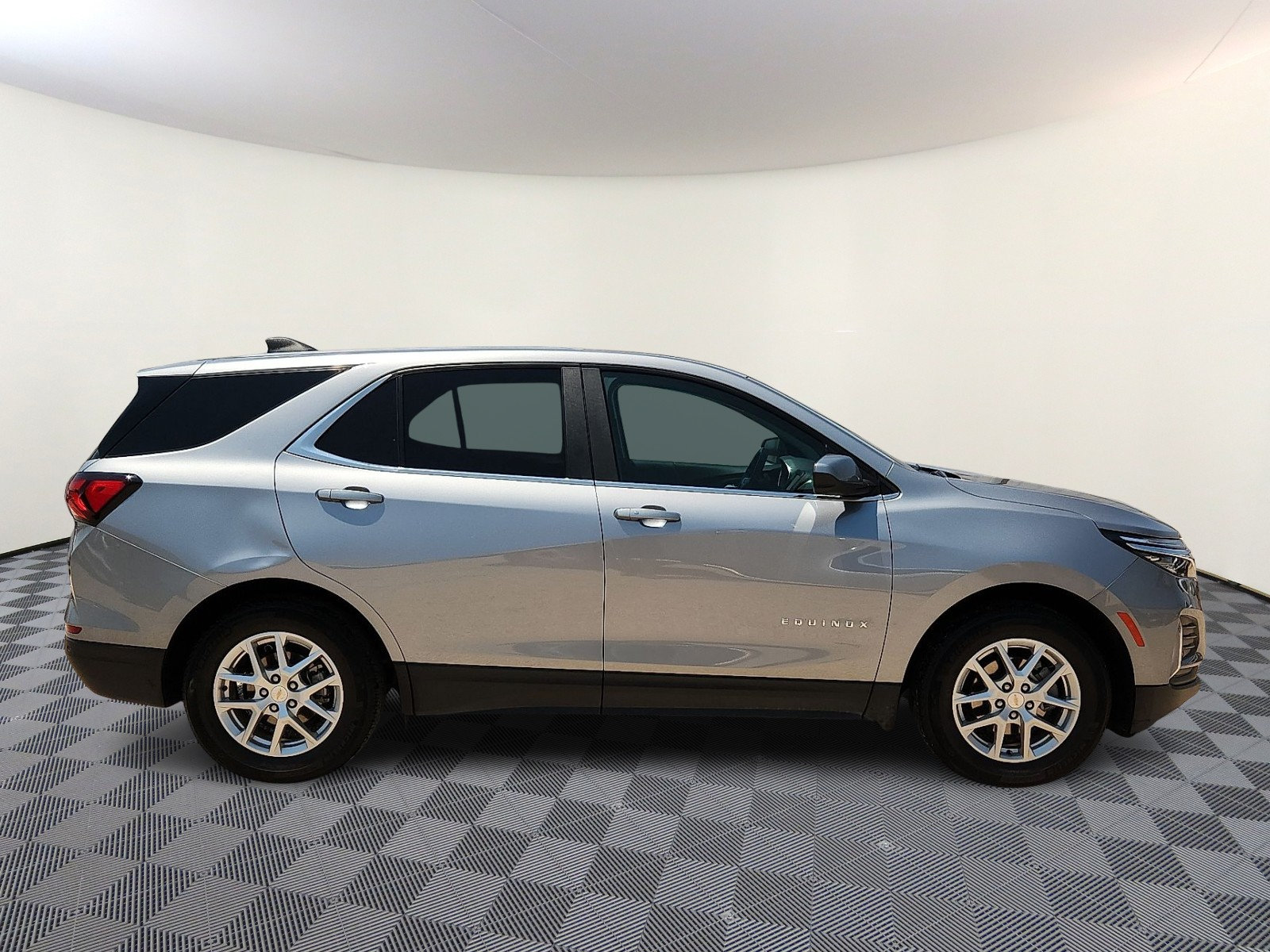 Used 2023 Chevrolet Equinox LT w/ Driver Convenience Package FWD image 5