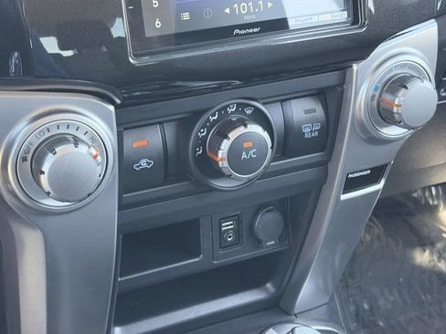 Used 2018 Toyota 4Runner SR5 AWD/4WD image 30