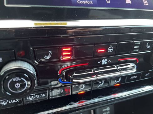 New 2025 Jeep Grand Cherokee L Altitude image 36