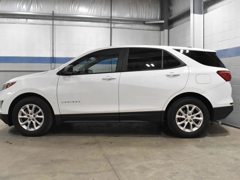 Used 2020 Chevrolet Equinox LS w/ LS Convenience Package FWD image 22