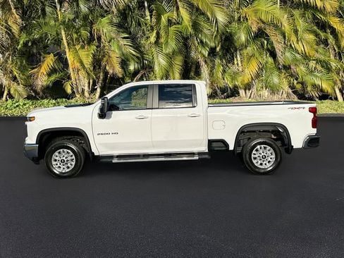 Used 2025 Chevrolet Silverado 2500 LT w/ Safety Package image 8