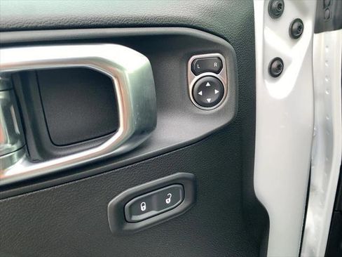 New 2025 Jeep Gladiator Willys image 15