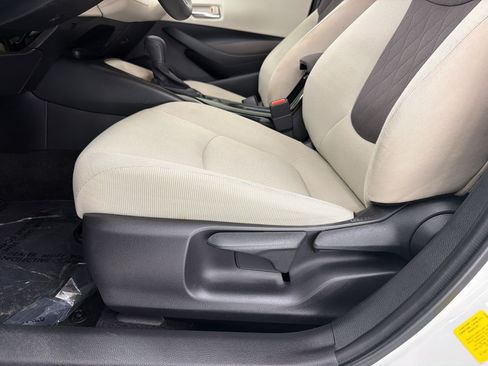 Used 2020 Toyota Corolla LE FWD image 15