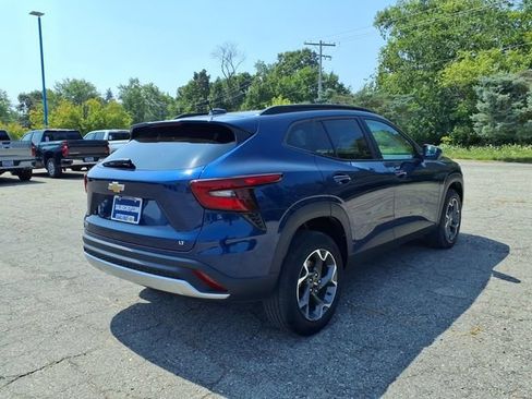 Used 2024 Chevrolet Trax LT w/ Driver Confidence Package FWD image 7