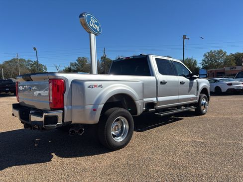 Used 2024 Ford F350 XLT image 5