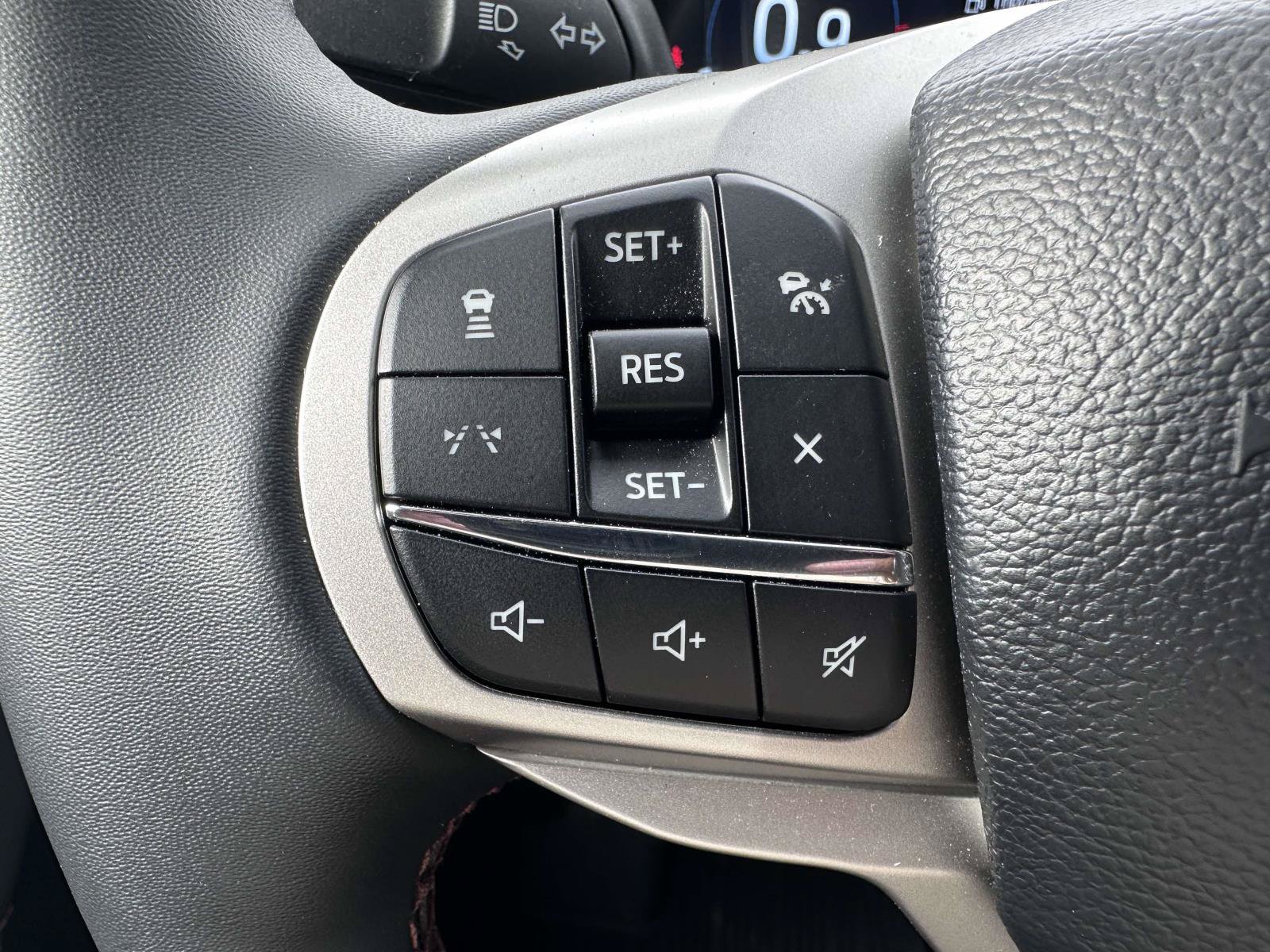 Used 2026 Ford Explorer Active AWD/4WD image 18