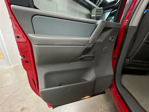 Used 2006 Nissan Titan SE RWD image 17