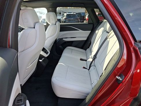 Used 2024 Cadillac Lyriq Luxury image 13