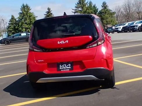 Certified 2025 Kia Soul LX w/ LX Technology Package FWD image 2