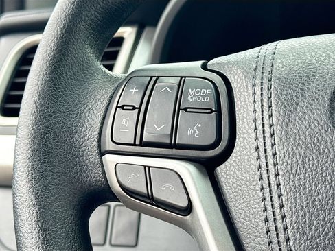 Used 2019 Toyota Highlander LE FWD image 10