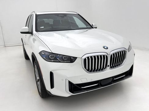 Used 2026 BMW X5 xDrive40i w/ Premium Package AWD/4WD image 3