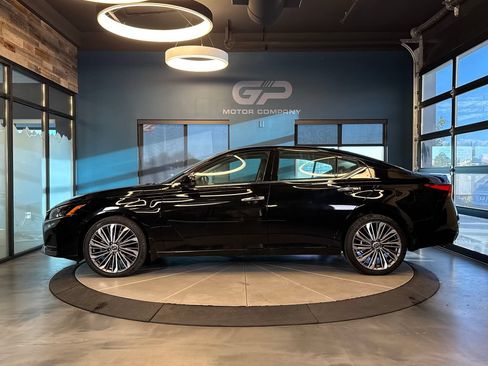 Used 2024 Nissan Altima 2.5 SL AWD/4WD image 6
