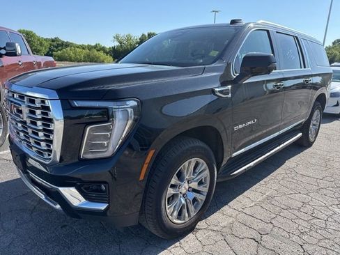 Used 2025 GMC Yukon XL Denali AWD/4WD image 5