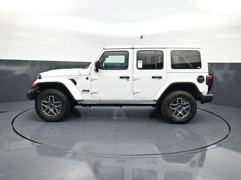 Used 2025 Jeep Wrangler Unlimited Sahara AWD/4WD image 5