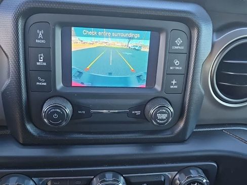 Used 2020 Jeep Gladiator Sport w/ Quick Order Package 24S AWD/4WD image 4