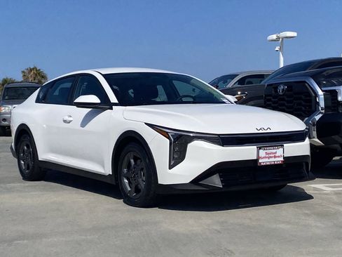Used 2025 Kia K4 FWD image 2