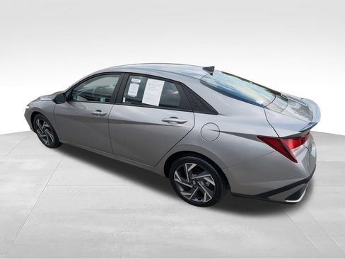 Used 2025 Hyundai Elantra Sport FWD image 6