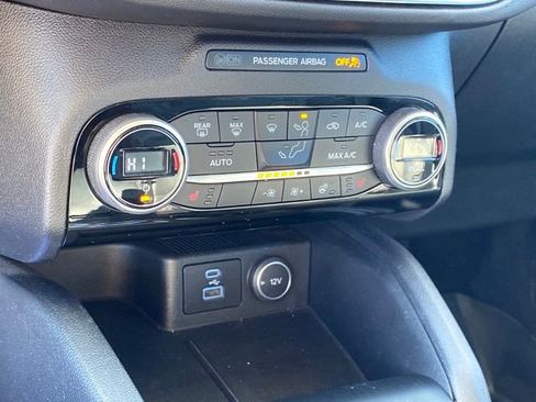 Used 2021 Ford Escape Titanium image 14