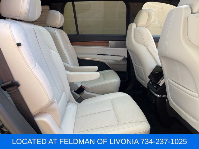 Used 2026 Cadillac Vistiq Sport w/ LPO, Floor Liner Package AWD/4WD image 30