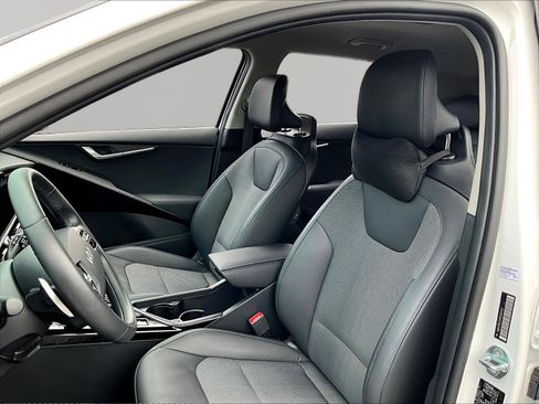 Used 2024 Kia Niro EX FWD image 21