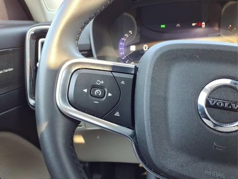 Used 2023 Volvo XC40 B4 Ultimate FWD image 25