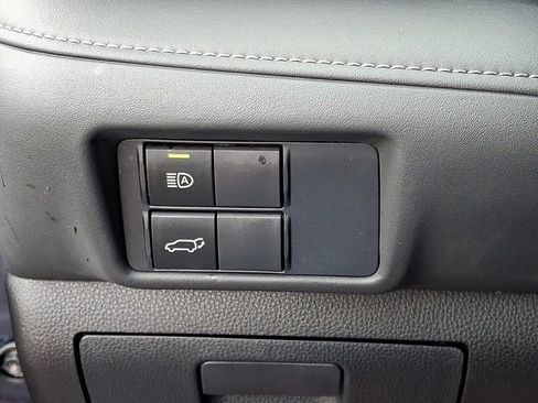 Certified 2021 Toyota Highlander XLE image 26