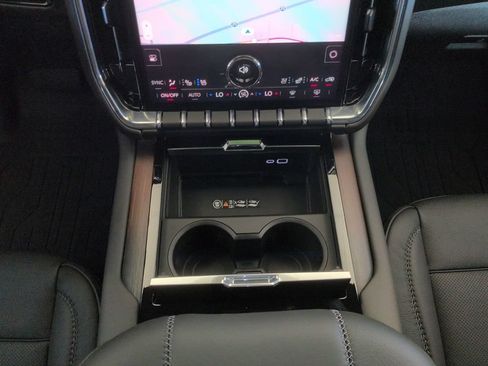 New 2026 GMC Yukon Denali w/ Denali Reserve Package AWD/4WD image 13