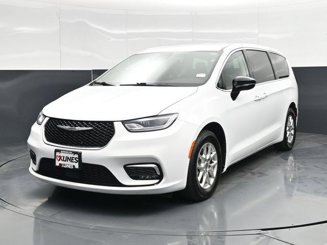 Certified 2024 Chrysler Pacifica Touring-L FWD image 7
