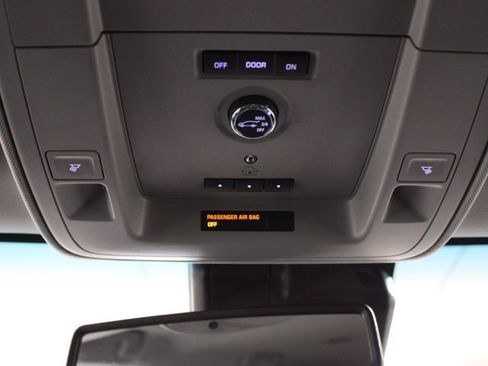 Used 2018 Chevrolet Suburban LT image 40