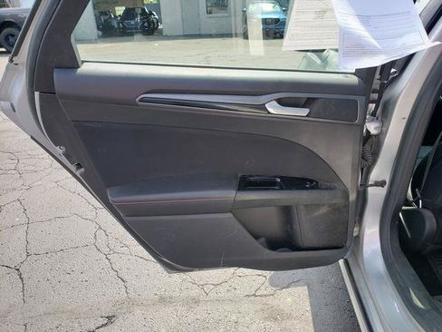Used 2016 Ford Fusion SE FWD image 13