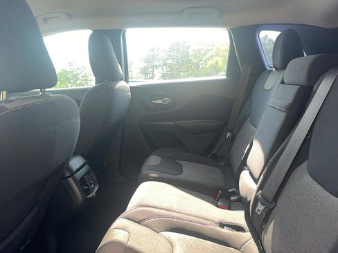 Used 2015 Jeep Cherokee Sport w/ Sport Appearance Group FWD image 9