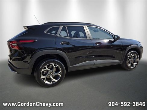 Certified 2025 Chevrolet Trax LT w/ LT Convenience Package image 6