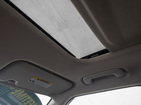 Used 2024 Hyundai Venue SEL image 21