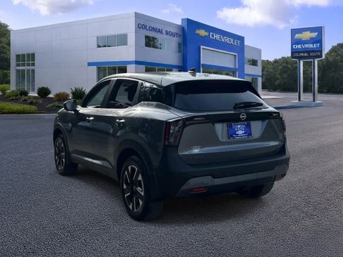 Used 2025 Nissan Kicks SV image 4