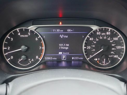 Used 2025 Nissan Altima 2.5 SV FWD image 11