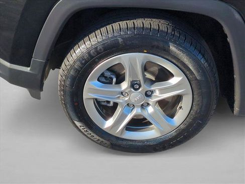 Used 2023 Jeep Compass Latitude AWD/4WD image 23