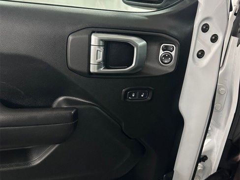 Used 2018 Jeep Wrangler Unlimited Sport S image 9