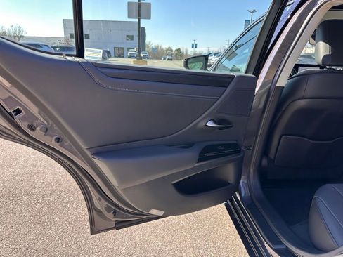 Used 2023 Lexus ES 250 w/ Premium Package image 22