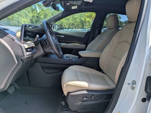 Used 2024 Cadillac XT4 Luxury w/ Cold Weather Package FWD image 21