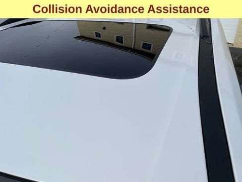 Used 2024 Chevrolet Traverse RS image 9